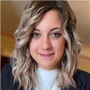 Laureanda in Scienze e tecniche psicologiche, e diplomata presso il liceo Classico e Linguistico